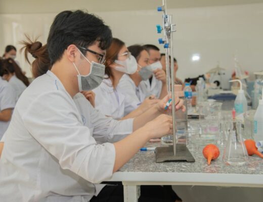 Tổ hợp A00 gồm những môn nào?