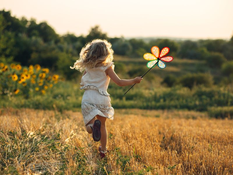 nằm mơ thấy em bé gái đánh số gì
