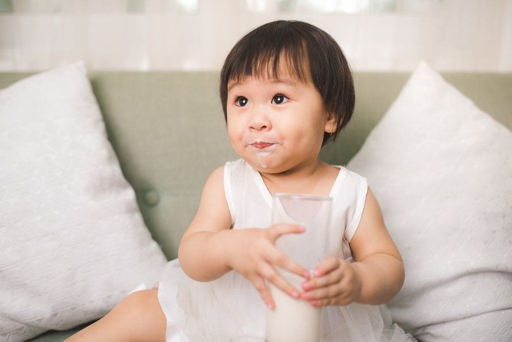 nằm mơ thấy em bé gái đánh số gì